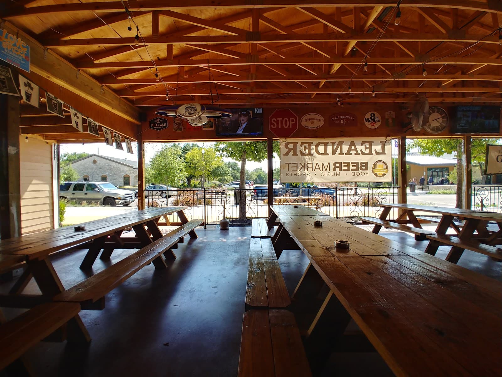 Leander Beer Market