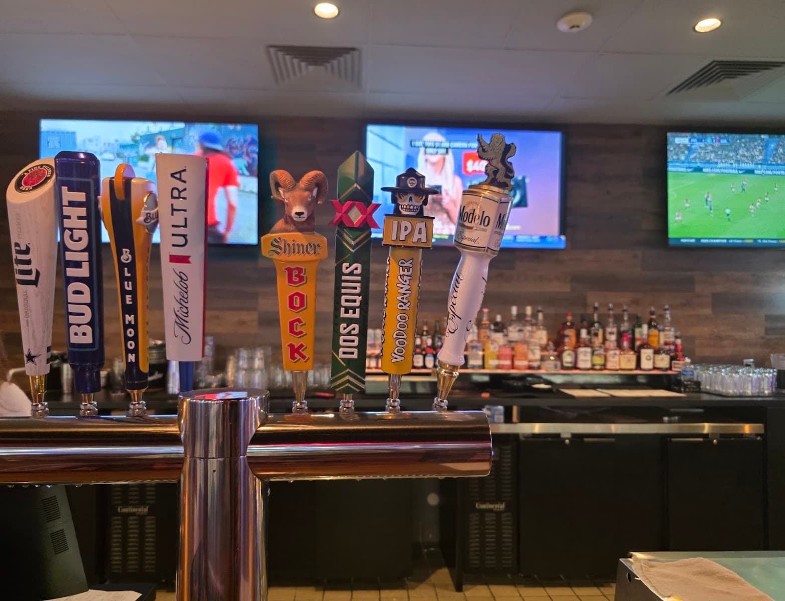 CJ's Sports Bar & Grill (inside Mel's Lone Star Lanes)